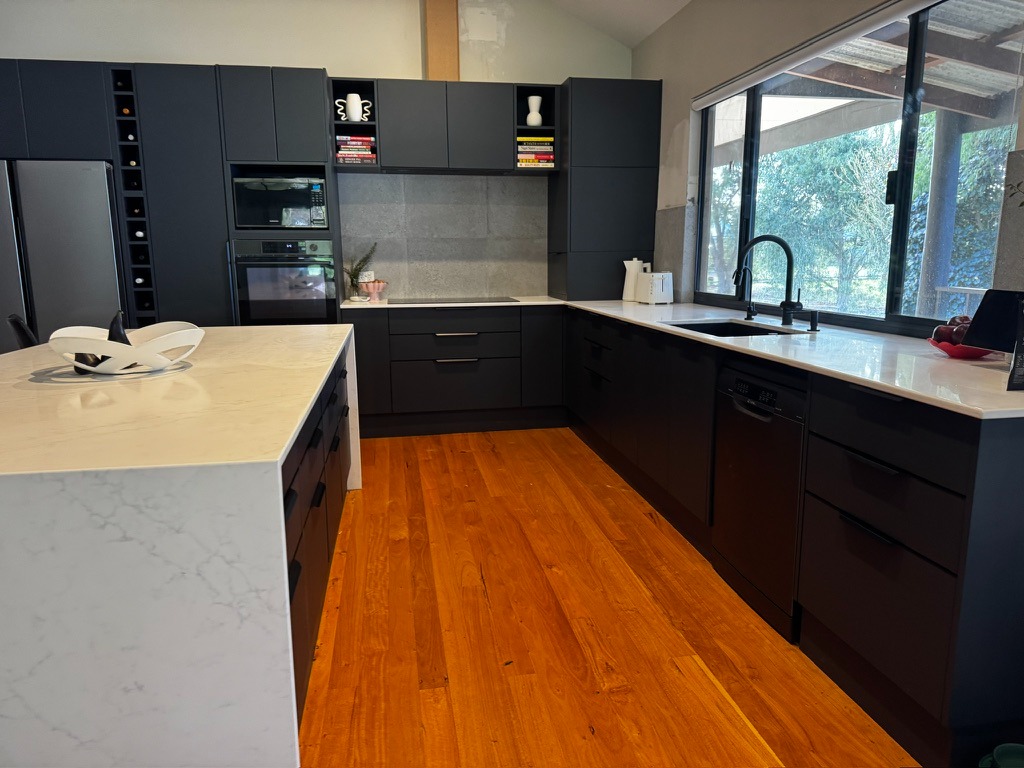 Cowaramup Kitchen Renovation | Modern Black Kitchen With Silkwhisper Benchtops, photo 8