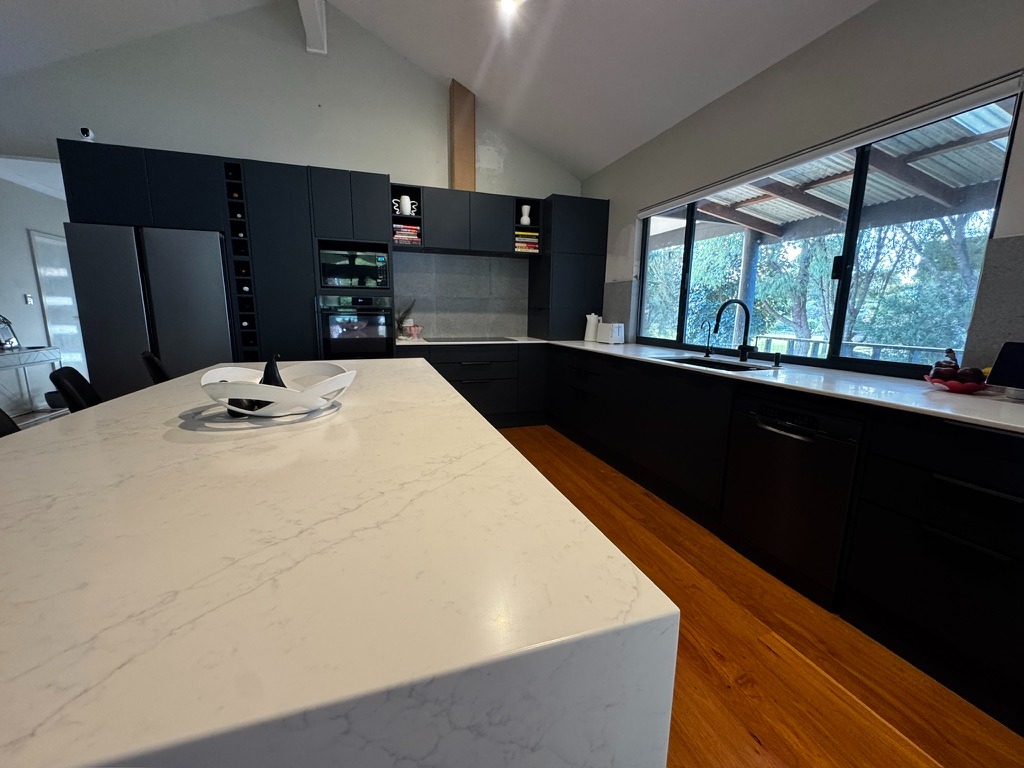 Cowaramup Kitchen Renovation | Modern Black Kitchen With Silkwhisper Benchtops, photo 9